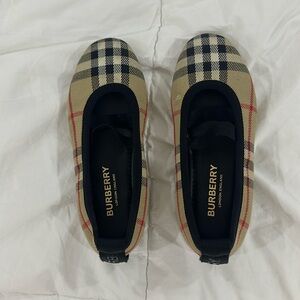 Burberry girl bailarina shoes